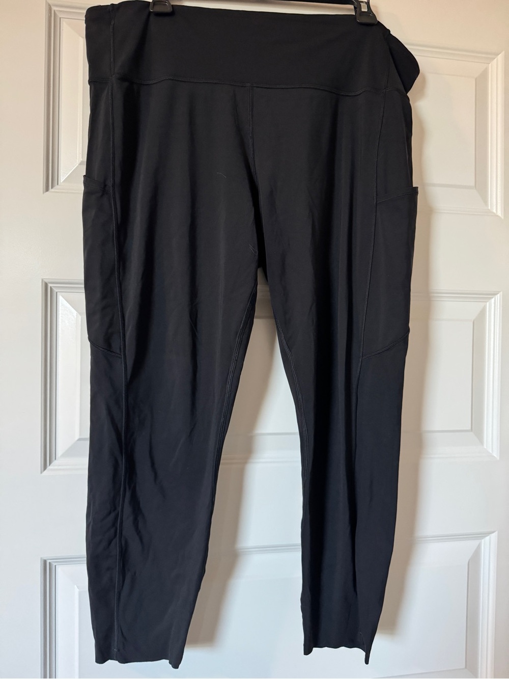 Lululemon high-rise Black Leggings with Pockets - Women (no tag)